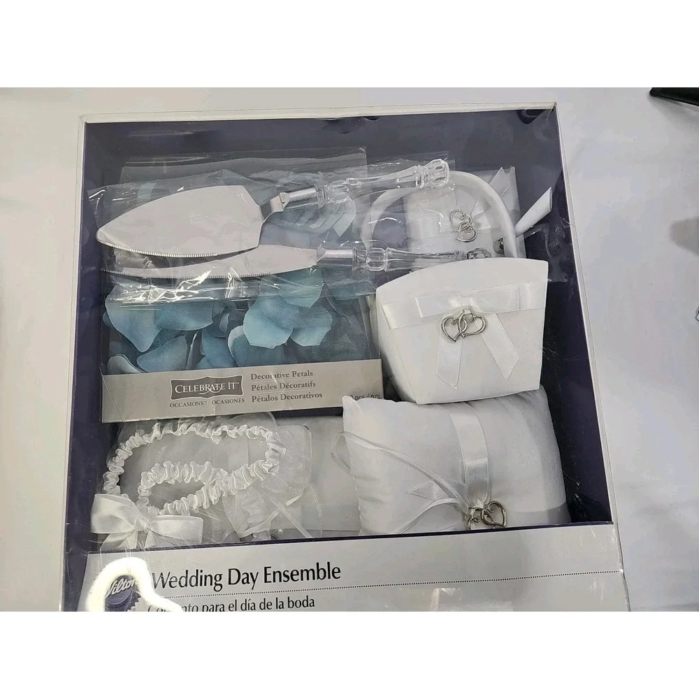Wilton Wedding Knife/Cake, Ring Pillow, Flower Bsk,2 Garters,Guest Bk/Pen,Patels